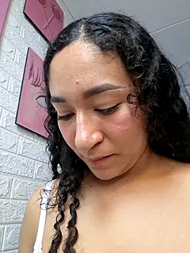 Snapshot of Dany_Moon_ chatting on February 24, 2026, 3:26 am Dany Moon online show from February 24, 2026, 3:26 am