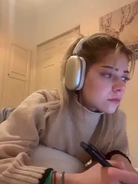 MelliMoon online show from March 6, 2026, 4:58 pm