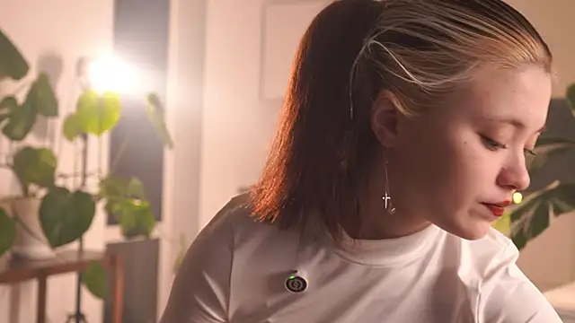 Snapshot of EleniRoeber chatting on February 27, 2026, 3:34 pm EleniRoeber online show from February 27, 2026, 3:34 pm