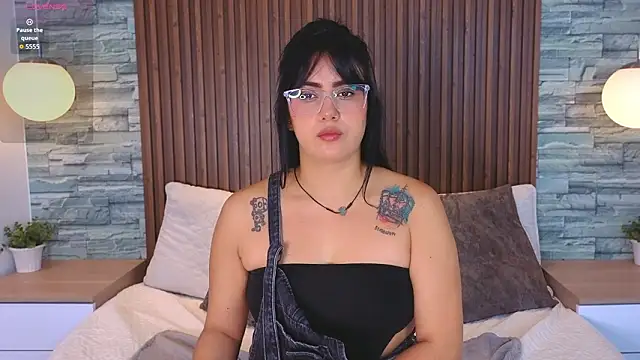 vicky grey online show from February 18, 2026, 12:34 pm