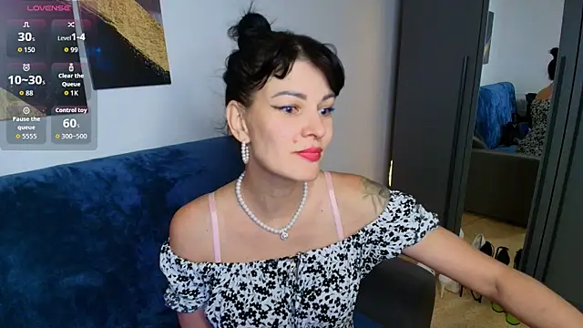 Agata  Moore online show from June 7, 2026, 1:54 am