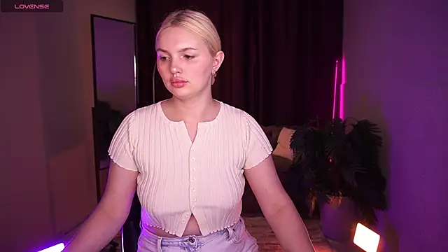 AmeliaWeells online show from April 25, 2026, 3:53 am