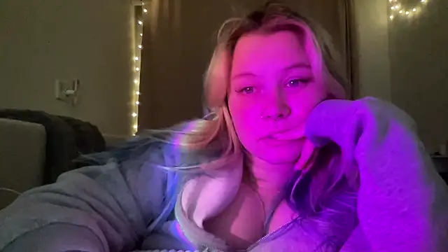 Lulu Di online show from March 15, 2026, 6:36 pm