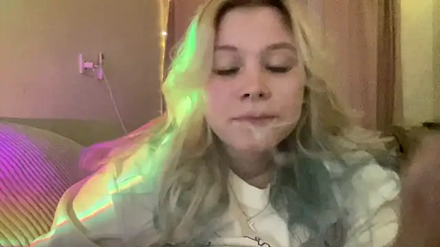 Lulu Di online show from March 22, 2026, 8:34 pm