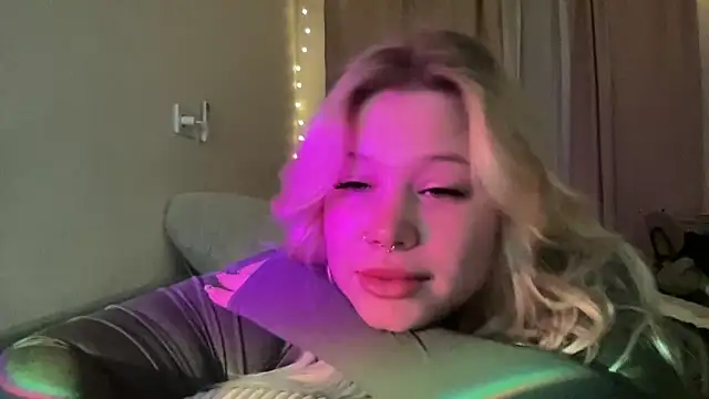 Lulu Di online show from March 28, 2026, 6:07 pm