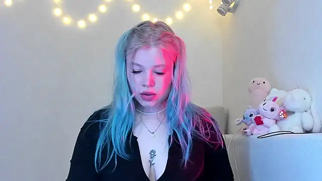 Lulu Di online show from May 17, 2026, 10:39 pm