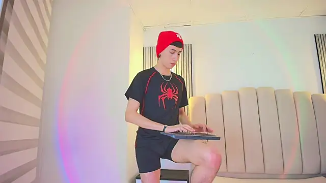 lian cameron online show from March 31, 2026, 3:52 am