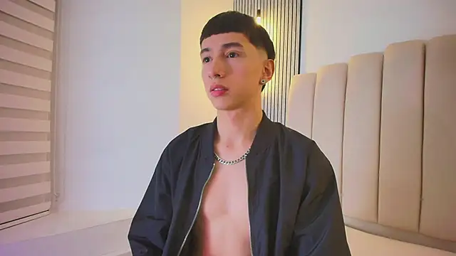 lian cameron online show from April 7, 2026, 4:02 am