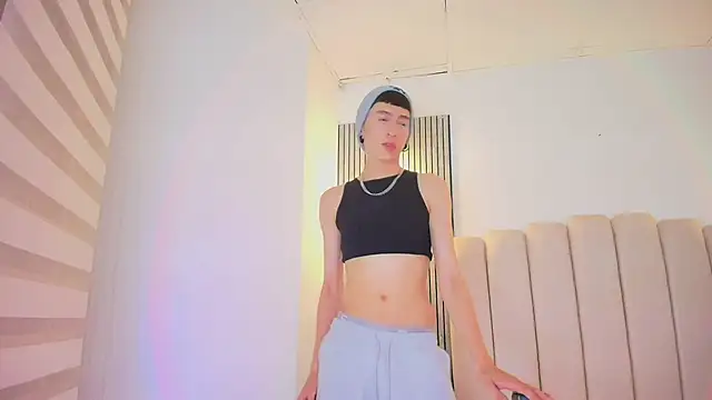 lian cameron online show from April 8, 2026, 4:01 am