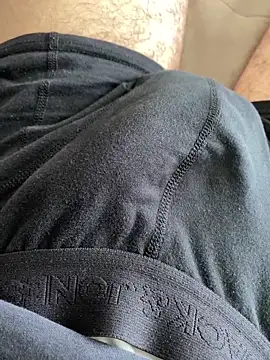 tip4sexxx online show from April 28, 2026, 9:03 am