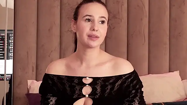 Snapshot of MavisReeve chatting on February 6, 2026, 6:40 am MavisReeve online show from February 6, 2026, 6:40 am