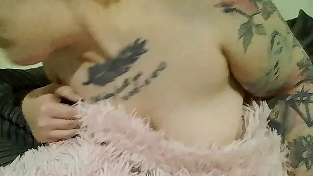 Snapshot of Tiara_XOX chatting on February 16, 2026, 6:20 am Tiara XOX online show from February 16, 2026, 6:20 am