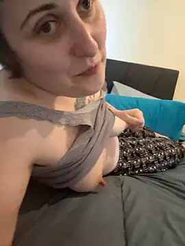 Snapshot of Tiara_XOX chatting on February 25, 2026, 11:20 am Tiara XOX online show from February 25, 2026, 11:20 am