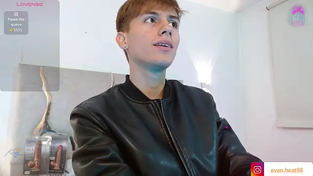 EVAN TAY online show from April 7, 2026, 3:07 am