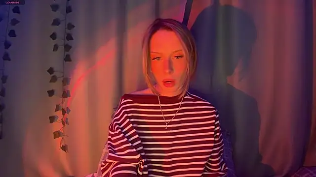 DellaCampbell online show from April 3, 2026, 3:43 pm