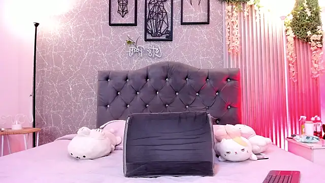 lana gill1 online show from June 10, 2026, 7:13 pm
