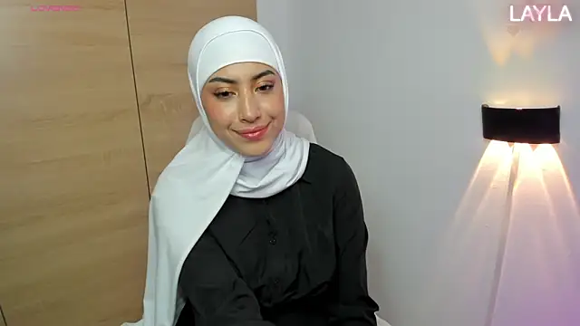 LAY LA  online show from February 7, 2026, 10:02 pm