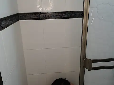 thomass1018 online show from April 16, 2026, 9:39 pm