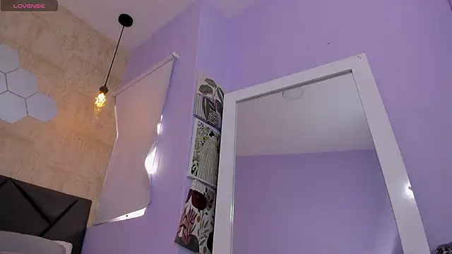 Naomy-lopez online show from March 2, 2026, 7:54 pm