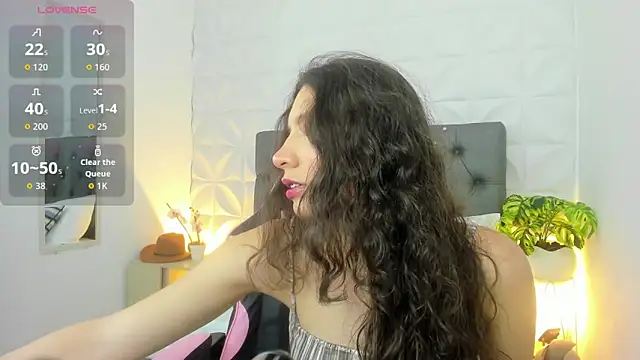 valeryn  rosse online show from April 14, 2026, 4:18 am