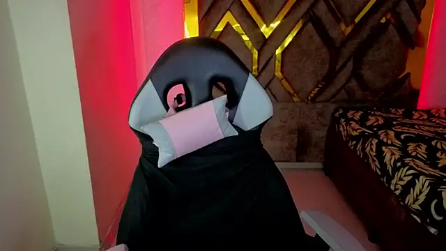 Snapshot of Luvienne chatting on February 2, 2026, 6:50 pm Luvienne online show from February 2, 2026, 6:50 pm