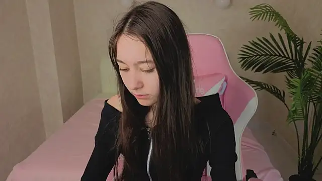 Snapshot of Nicole_Brownie chatting on May 29, 2026, 1:03 am Nicole Brownie online show from May 29, 2026, 1:03 am