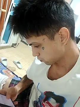 Snapshot of DanyxxxCuba chatting on February 2, 2026, 8:40 pm DanyxxxCuba online show from February 2, 2026, 8:40 pm