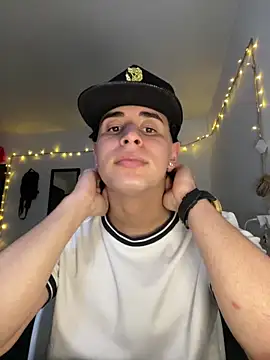 Maximuz1920 online show from April 7, 2026, 7:03 pm