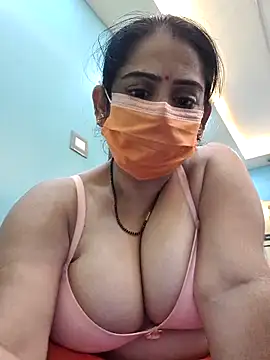 diyam4002 online show from February 2, 2026, 7:34 pm