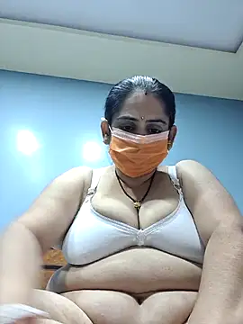 diyam4002 online show from February 9, 2026, 9:13 am