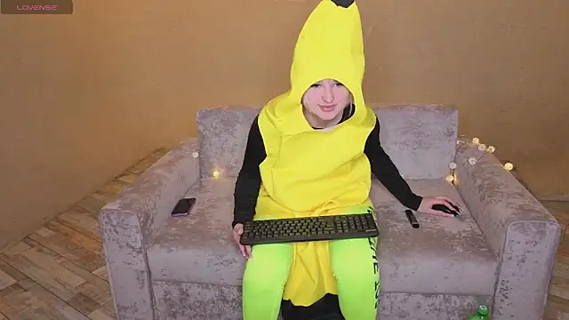 Snapshot of grase_neon chatting on March 3, 2026, 9:37 am grase neon online show from March 3, 2026, 9:37 am