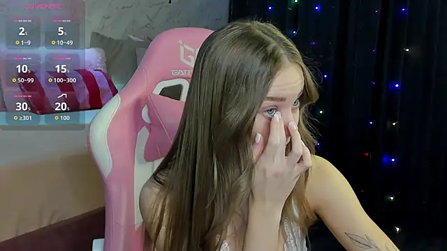 Snapshot of Tesssa_Young chatting on February 12, 2026, 1:33 am Tesssa Young online show from February 12, 2026, 1:33 am