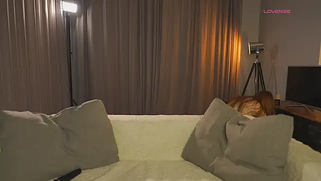 SharaNewbern online show from February 7, 2026, 1:59 pm