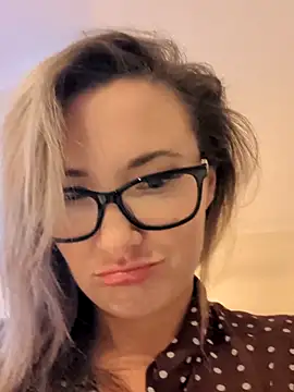 Snapshot of PrettyVixen chatting on February 25, 2026, 12:04 pm PrettyVixen online show from February 25, 2026, 12:04 pm