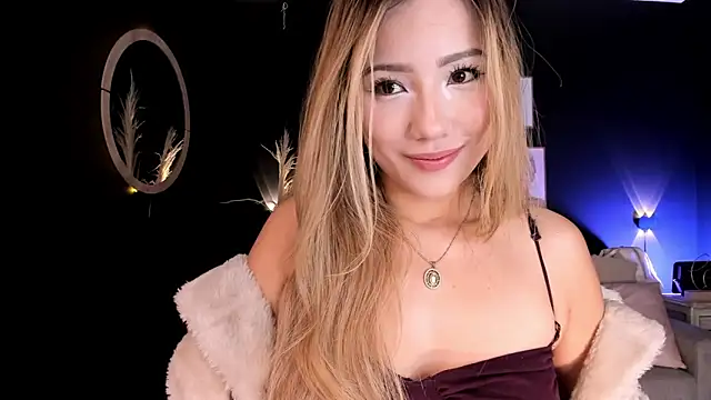 Isa cortes  online show from April 13, 2026, 12:43 pm