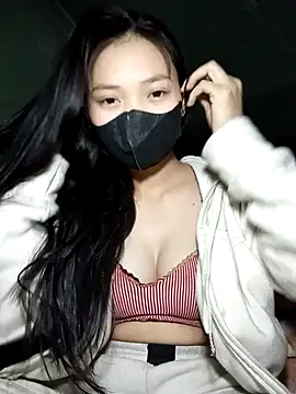 derylove  online show from March 6, 2026, 2:46 pm