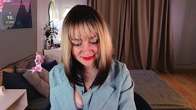 Oliiviaa  online show from February 16, 2026, 8:10 am