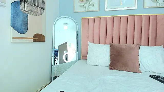 MarianaScott  online show from March 18, 2026, 5:16 pm