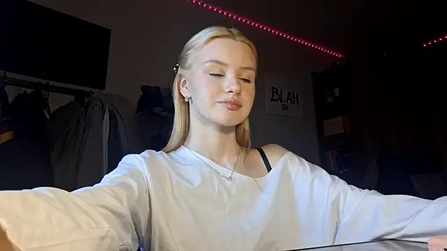 Snapshot of ChongTreece chatting on February 4, 2026, 5:13 am ChongTreece online show from February 4, 2026, 5:13 am