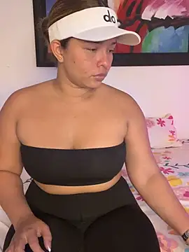 Snapshot of Kira_Spiicy chatting on February 11, 2026, 1:27 pm Kira Spiicy online show from February 11, 2026, 1:27 pm