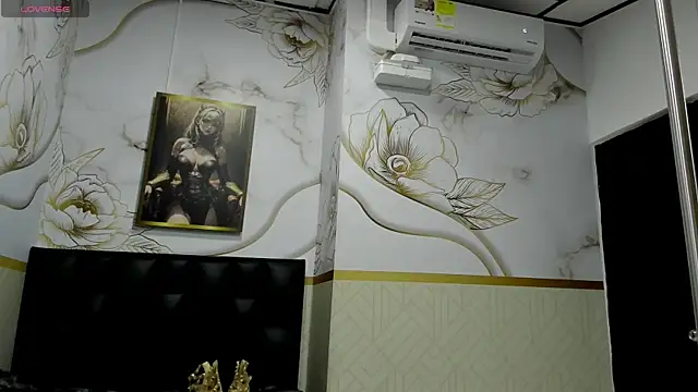 alicee  mature online show from April 11, 2026, 7:40 pm