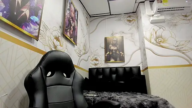 alicee  mature online show from April 30, 2026, 8:57 pm