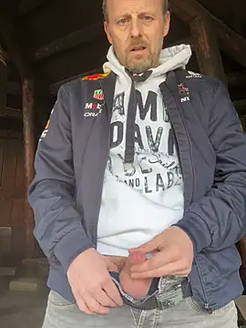 Snapshot of FrankdieSchwuchtel chatting on March 29, 2026, 2:39 pm FrankdieSchwuchtel online show from March 29, 2026, 2:39 pm