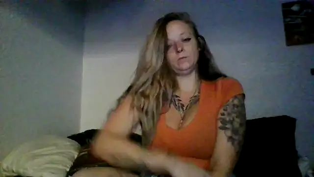 Gypsymomma17 online show from June 14, 2026, 3:19 am