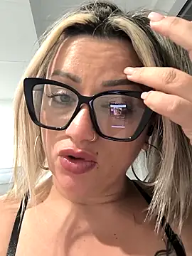 NinaRicci1518 online show from March 28, 2026, 12:32 am