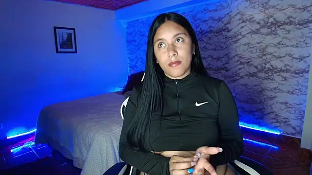 Camila IRoose online show from April 16, 2026, 9:39 pm