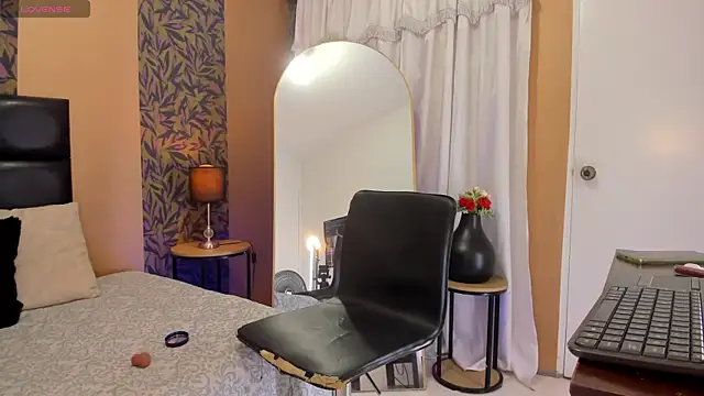 megara hott online show from February 16, 2026, 4:03 pm