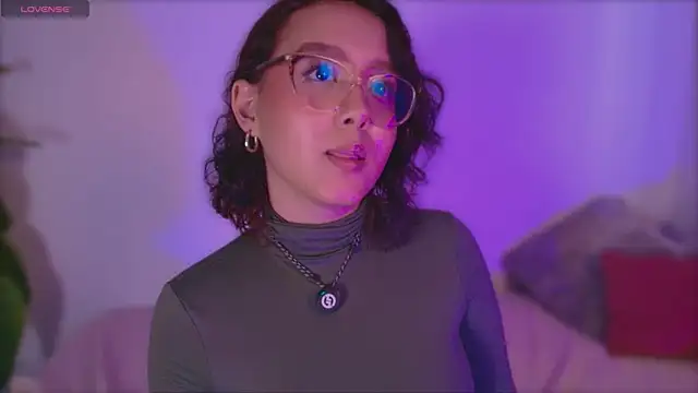 kittysophie  online show from April 16, 2026, 9:39 pm