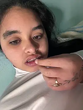 Aloyenita online show from March 28, 2026, 10:53 pm