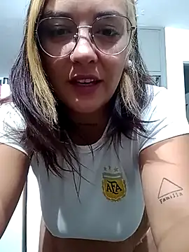 kuramaqueen online show from March 18, 2026, 7:11 am